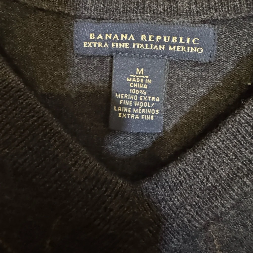 Banana Republic V-Neck Argyle Sweater - Dark Gray and Light Gray - Picture 2 of 3